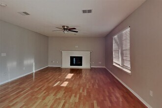 7611 Round Grove Ln in Houston, TX - Building Photo - Building Photo