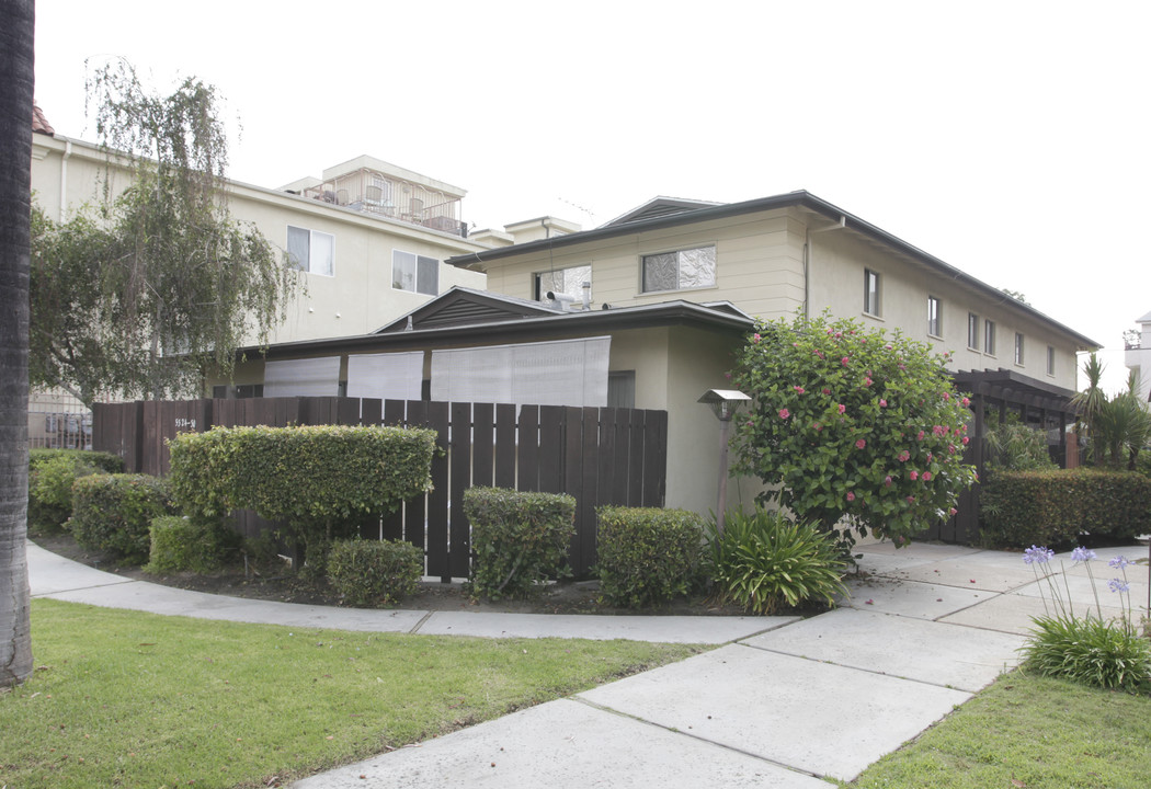 5324-5330 Ben Ave in Valley Village, CA - Foto de edificio