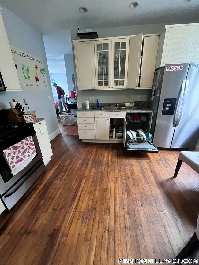 731 Parker St in Boston, MA - Foto de edificio - Building Photo