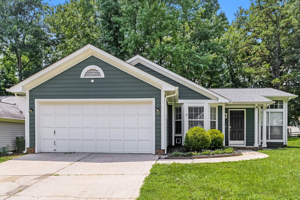 10336 Ashley Farm Dr in Matthews, NC - Building Photo