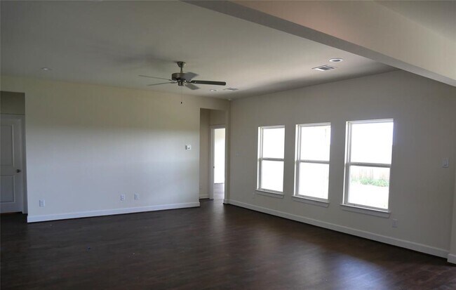 1615 La Delle St in Wharton, TX - Building Photo - Building Photo
