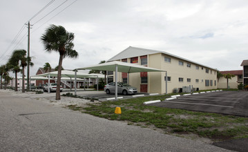 Island Palms in Venice, FL - Foto de edificio - Building Photo