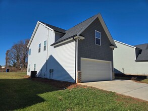 2474 Griffith Rd in Winston-Salem, NC - Building Photo - Building Photo