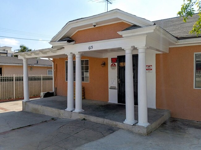 property at 615 N Oxford Ave