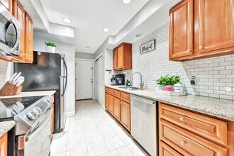 Villas at Pine in Portland, OR - Building Photo - Building Photo