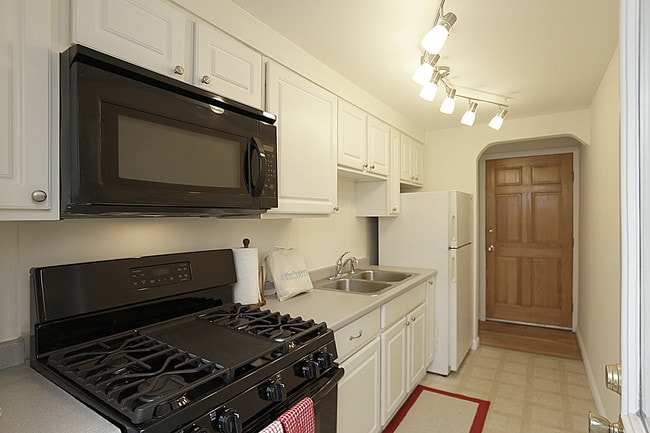 Mill Company Gardens Apartments in South Portland, ME - Building Photo - Interior Photo