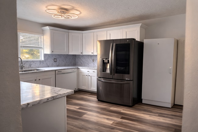 561 NE 159th St in Miami, FL - Building Photo - Building Photo