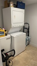 14951 Royal Oaks Ln, Unit 2407 in North Miami, FL - Building Photo - Building Photo