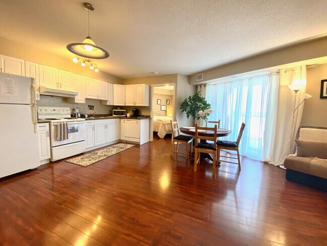 8117 114 Av NW in Edmonton, AB - Building Photo - Building Photo