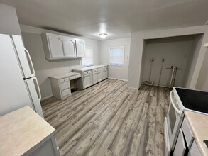 15301 E Mayes Rd in Independence, MO - Building Photo - Building Photo