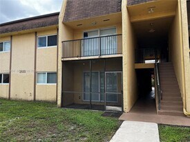 2822 NW 55th Ave in Lauderhill, FL - Building Photo