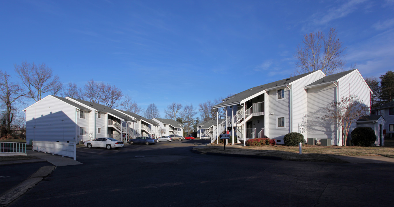 Wynnfield Court Apartments in Kernersville, NC - Building Photo