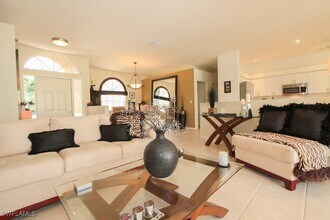 26343 Clarkston Dr in Bonita Springs, FL - Foto de edificio - Building Photo