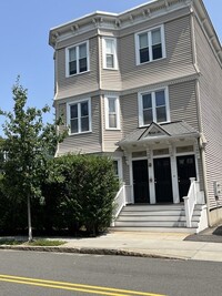 580 Putnam Ave, Unit 1 in Cambridge, MA - Foto de edificio - Building Photo