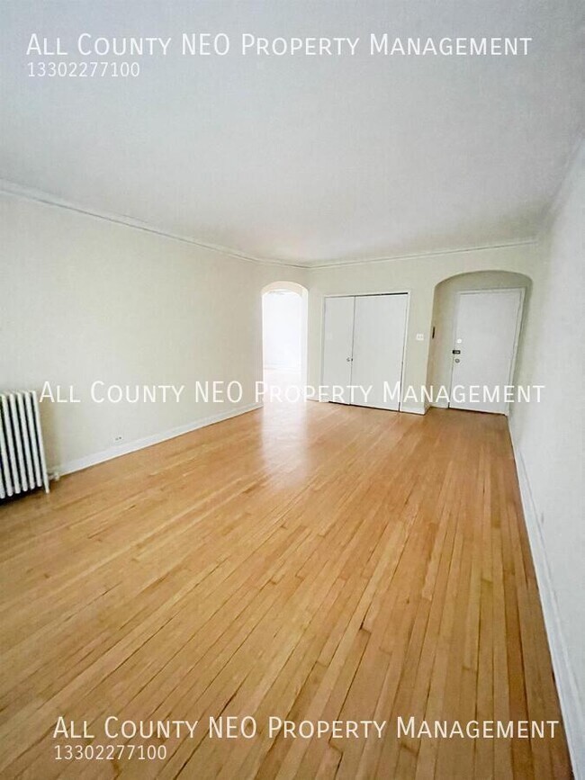 2330 Euclid Heights Blvd in Cleveland, OH - Building Photo - Building Photo