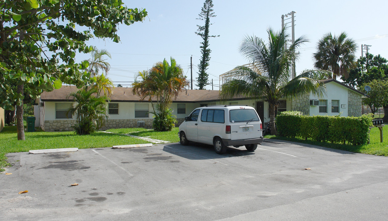 801 SW 29th St in Fort Lauderdale, FL - Building Photo