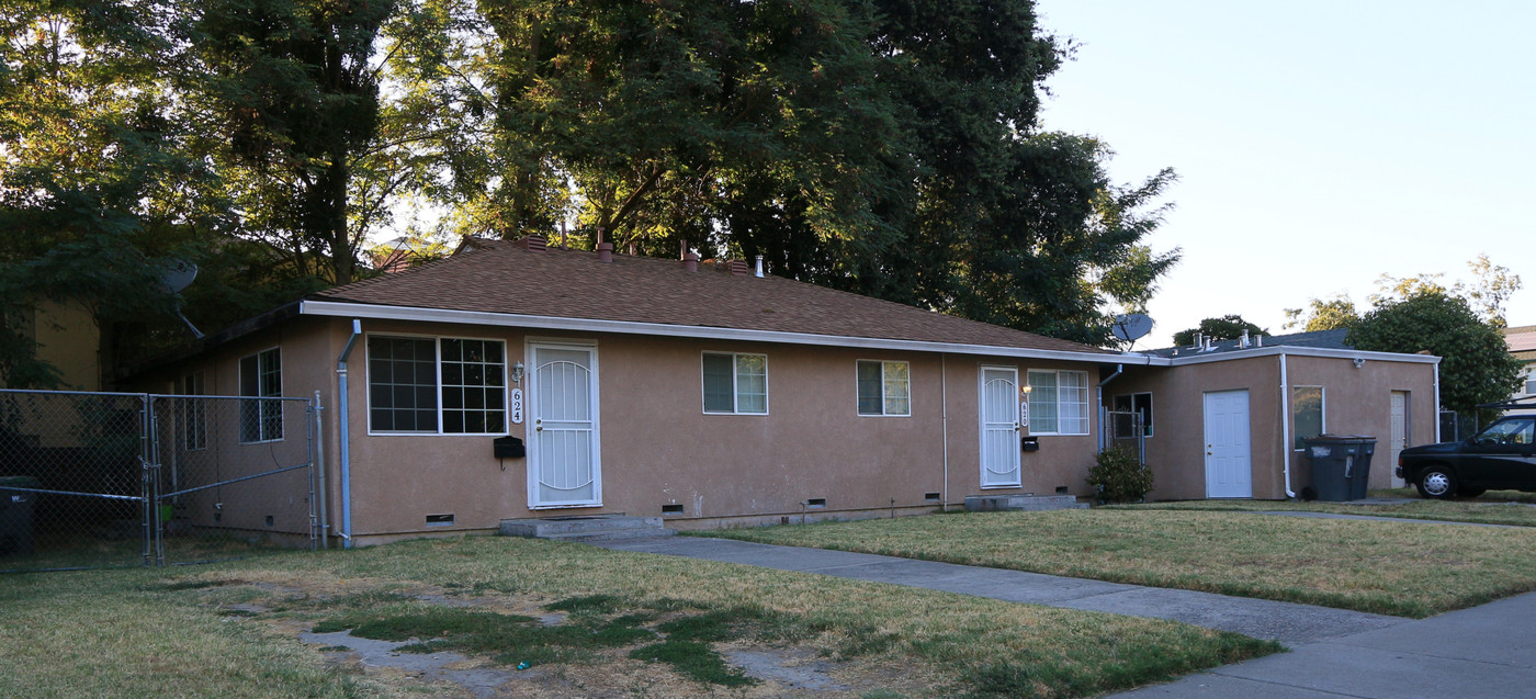 624 7th St in West Sacramento, CA - Foto de edificio