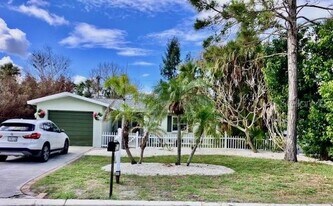 121 14th Ave N in Indian Rocks Beach, FL - Building Photo