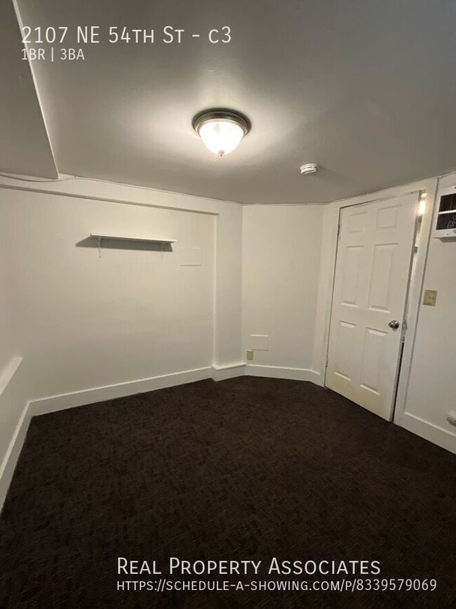 2107 NE 54th St in Seattle, WA - Building Photo - Building Photo