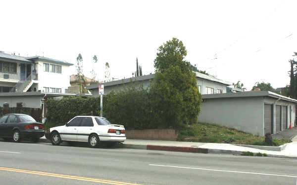 4832 Whitsett Ave in Valley Village, CA - Foto de edificio - Building Photo