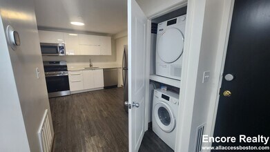 8 Darling St, Unit 11 in Boston, MA - Building Photo - Building Photo