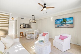 8560 Violeta St in Bonita Springs, FL - Foto de edificio - Building Photo