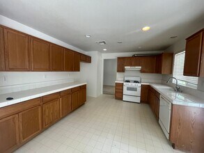 10169 Brian Kelly Way in Elk Grove, CA - Building Photo - Building Photo