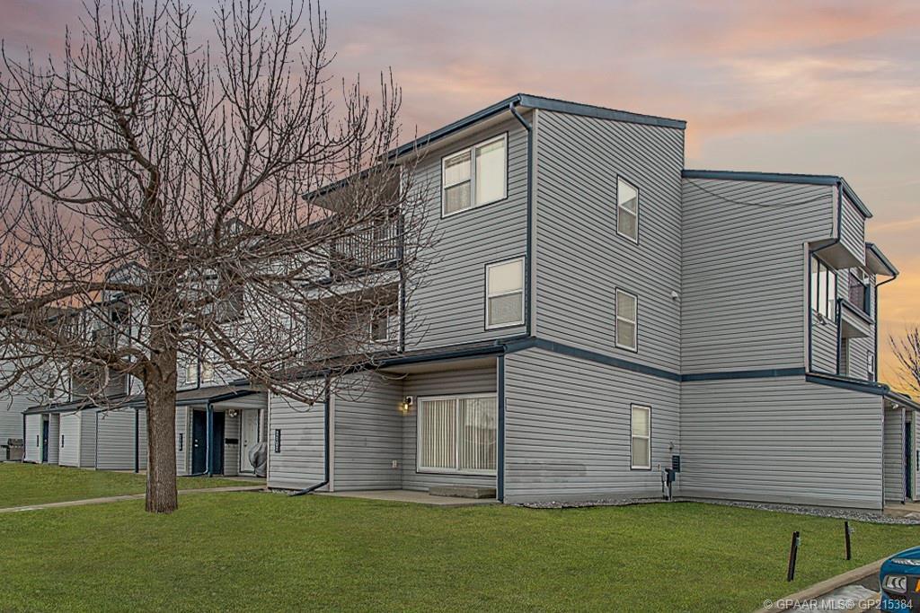 7201-7201 Poplar Dr in Grande Prairie, AB - Building Photo