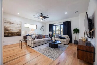 Room in Duplex on Avenue L in Dallas, TX - Building Photo - Building Photo