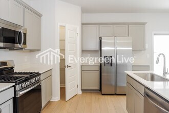 16907 Whispering Pnes Dr in Athens, AL - Building Photo - Building Photo