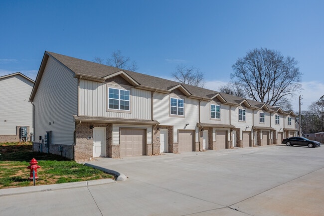 Britton Springs in Clarksville, TN - Building Photo - Building Photo