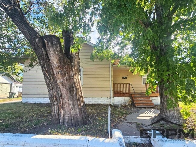 property at 12 S Plum St