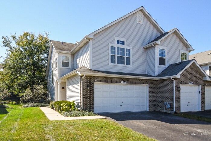2922 Kentshire Cir in Naperville, IL - Building Photo
