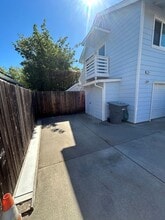 204 Toyon Ln in Winters, CA - Building Photo - Building Photo