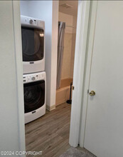 8530 Kluane Ave, Unit #3 in Anchorage, AK - Foto de edificio - Building Photo