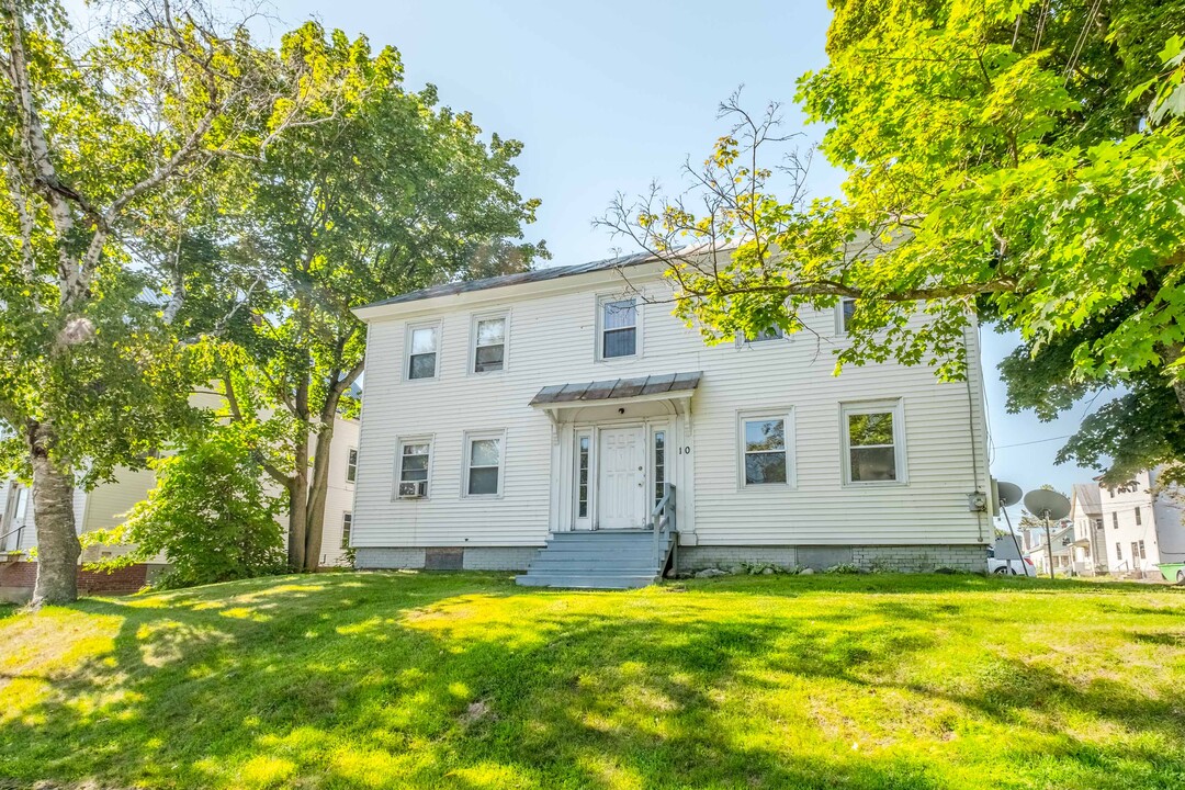 10 Sherwin St in Waterville, ME - Foto de edificio