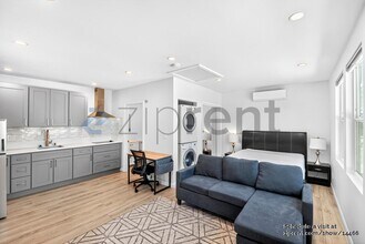 10963 Des Moines Ave in Los Angeles, CA - Building Photo - Building Photo