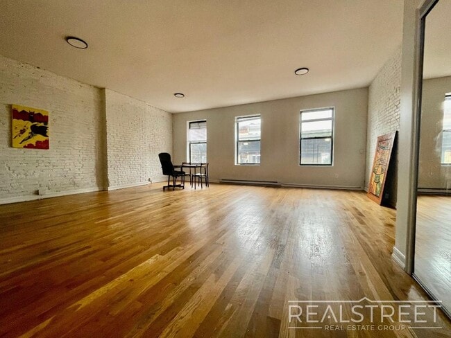 BROADWAY in Brooklyn, NY - Building Photo - Building Photo