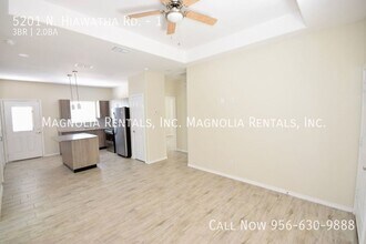 5201 N Hiawatha Dr, Unit 1 in Pharr, TX - Building Photo - Building Photo