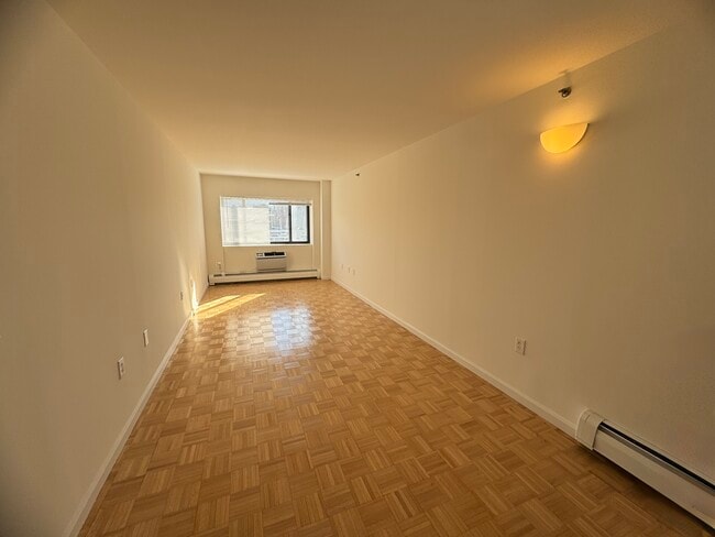 3212 23rd St, Unit 3 in Astoria, NY - Foto de edificio - Building Photo
