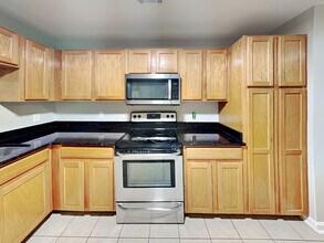 1020 Camelot Dr in Atlanta, GA - Building Photo - Building Photo