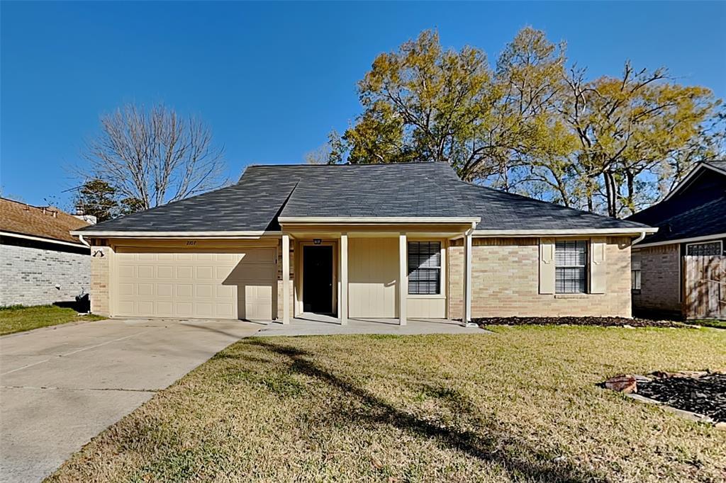 2107 Creston Dr in Spring, TX - Building Photo