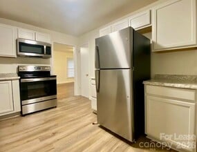 755 Harwyn Dr in Charlotte, NC - Building Photo - Building Photo