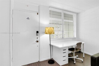 1732 Meridian Ave in Miami Beach, FL - Building Photo - Building Photo