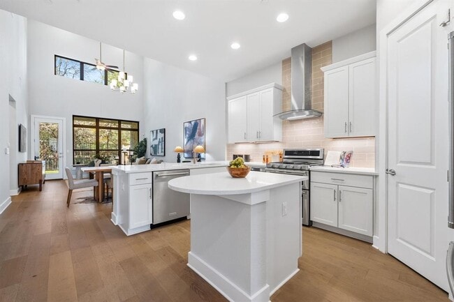 property at 4323 Spicewood Springs Rd