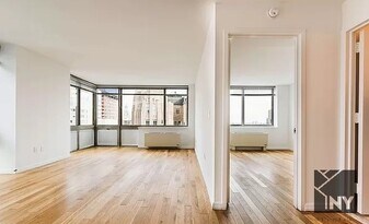 2 Maiden Ln in New York, NY - Building Photo