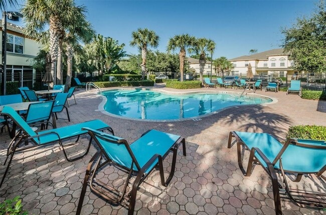 3872 Mariner Dr in St. Petersburg, FL - Foto de edificio - Building Photo