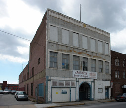 220 E Chestnut Ave in Coatesville, PA - Building Photo - Building Photo