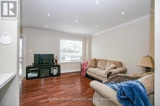 20 Murdoch Dr in Brampton, ON - Building Photo - Building Photo