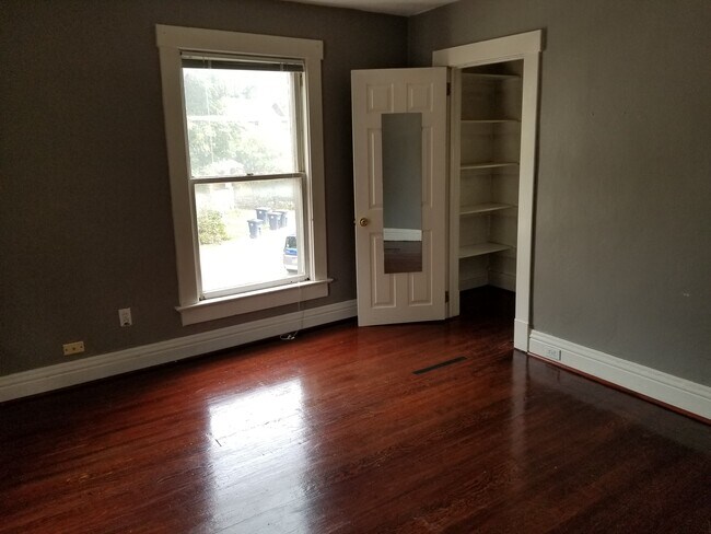 924 Sylvan Ave in Ann Arbor, MI - Building Photo - Building Photo